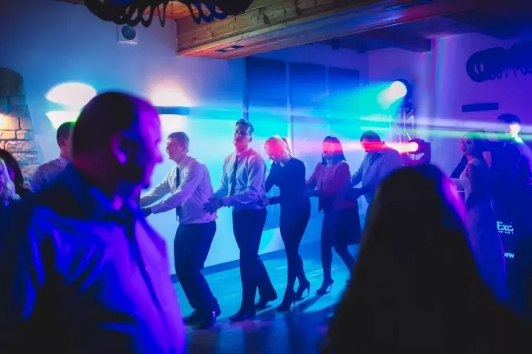 DJ na weselu zapewni oprawę muzyczną i wizualną